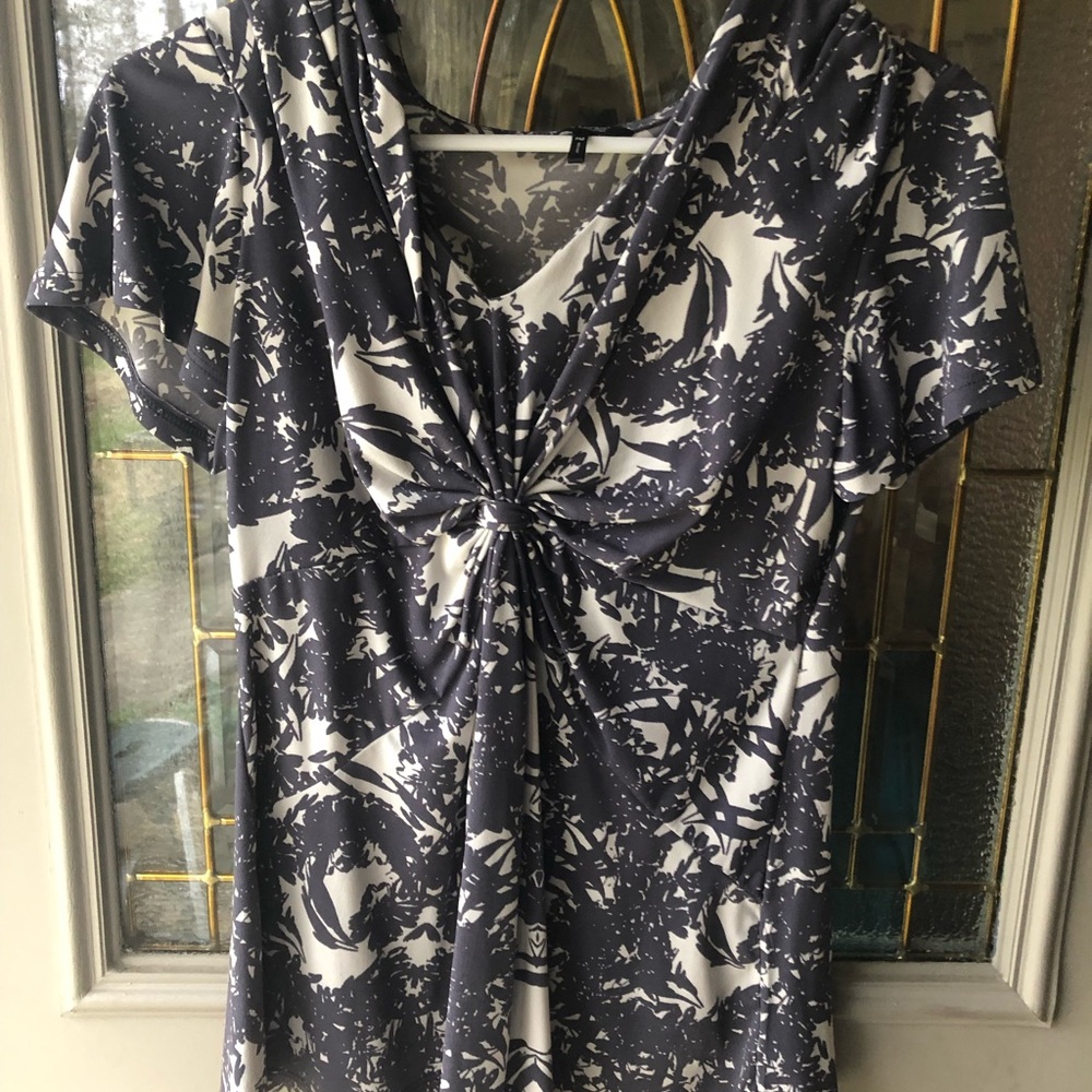 Daisy Fuentes knot blouse, PM, gray and cream